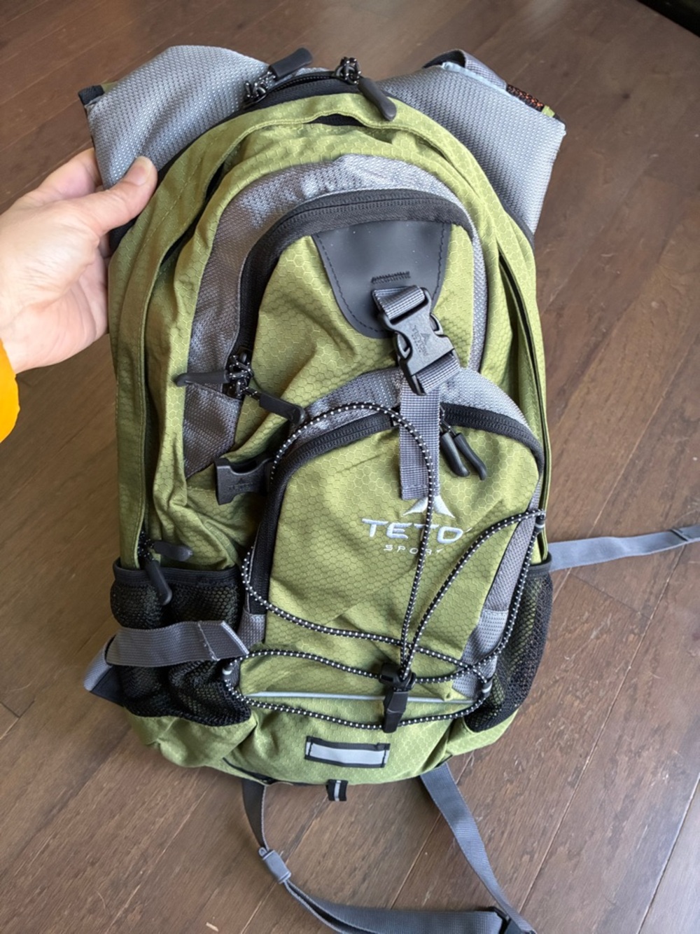 Teton OASIS 1100 HYDRATION Backback - Picture 6 of 10